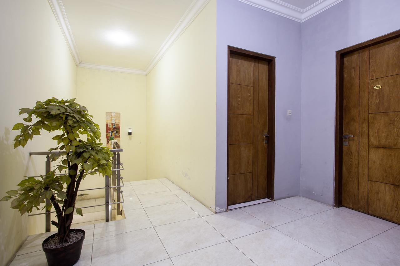 Reddoorz Near Marvel City Mall Wonotjolo Exterior foto