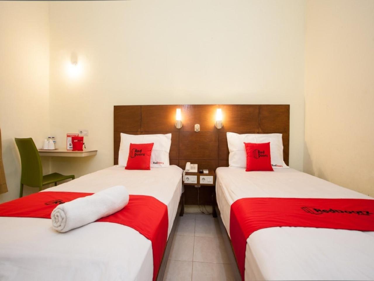 Reddoorz Near Marvel City Mall Wonotjolo Exterior foto